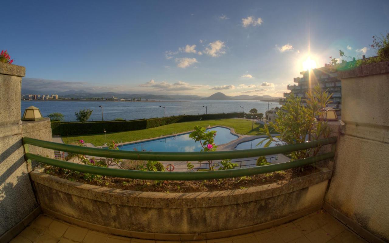 Vistamar. Primera Linea. Bahia De Santona Apartment Exterior foto